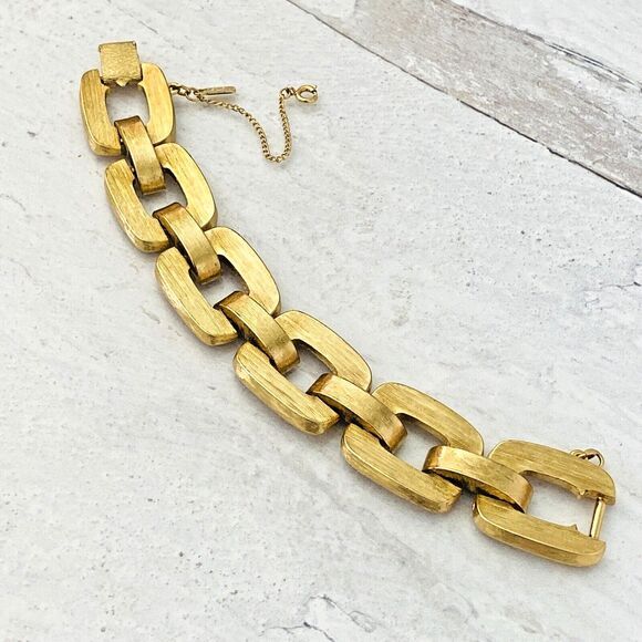 Big Bold Gold Tone Textured Square Link Bracelet Monet Vintage 1970s Sz 7.25 - Picture 6 of 8